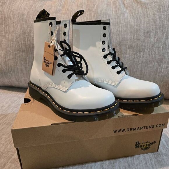 1460 W DR. MARTENS WHITE LACE UP AIRWAIR BOOTS - SZ. 8 "OUT OF STOCK" - Picture 1 of 8